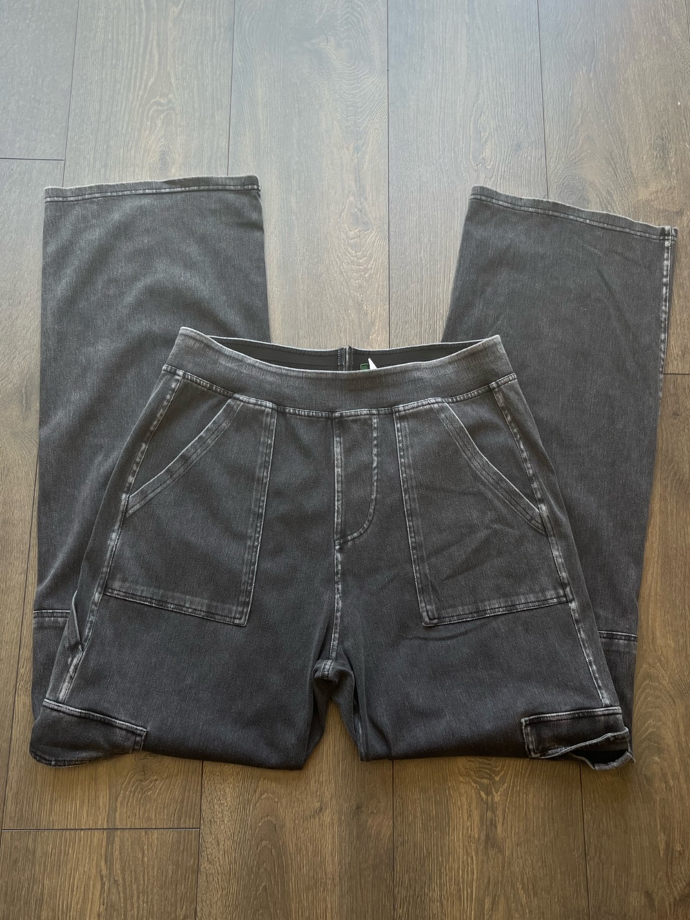 NWOT HALARA Black Cargo Jeans